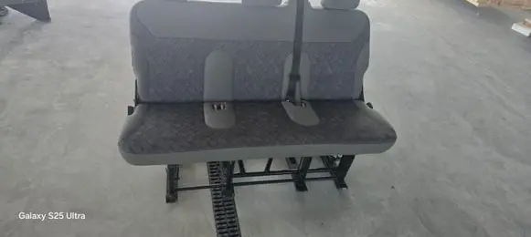 Opel Vivaro Third row seats 