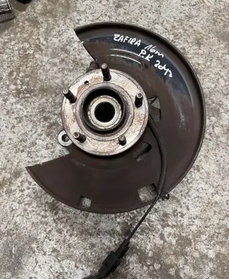 Opel Zafira C Front wheel hub 13583479
