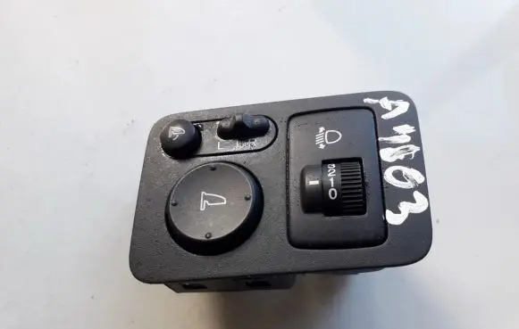 Honda CR-V Headlight level height control switch M31062
