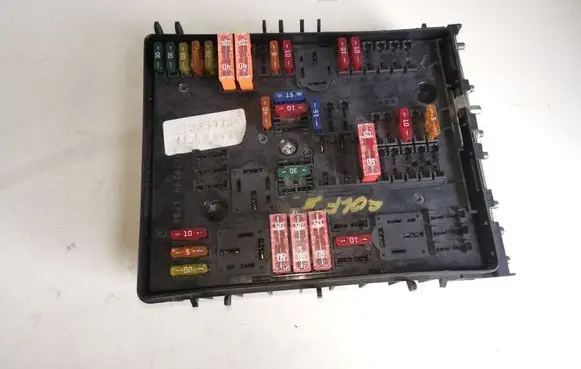 Volkswagen Golf V Fuse module 1K0937124H