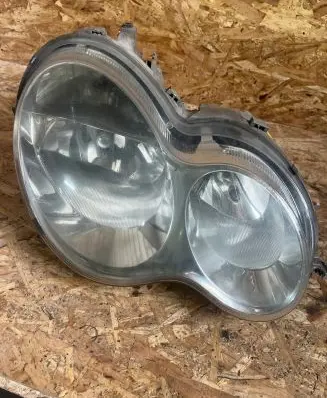 Mercedes-Benz C W203 Headlight/headlamp a2038201259