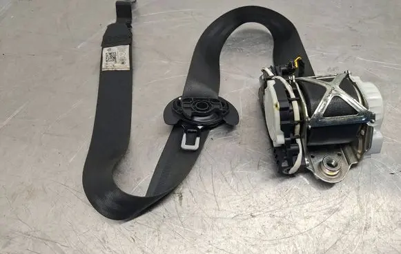 Volkswagen Polo V 6R Front seatbelt 6R4857705 34035271