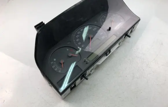 Volvo V70 Speedometer (instrument cluster) 9148926