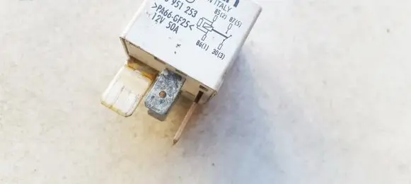 Volkswagen PASSAT B5.5 Other relay 8d0951253