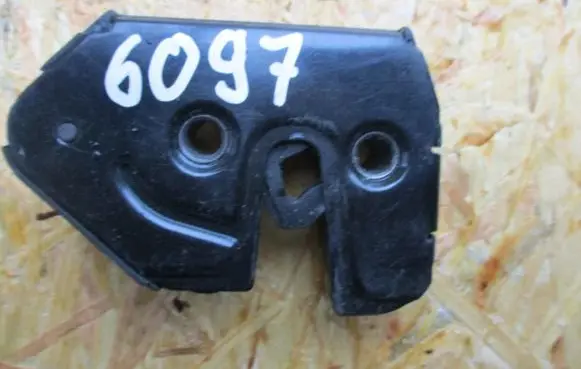 Land Rover Discovery 3 - LR3 Tailgate/trunk/boot lock/catch/latch CWC500030