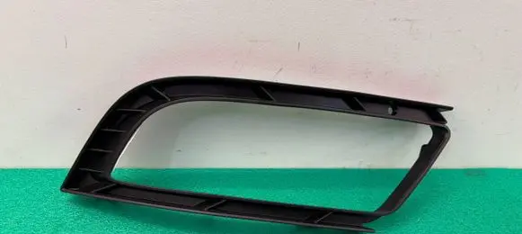 Skoda Superb B6 (3T) Front fog light trim/grill 3T0807682