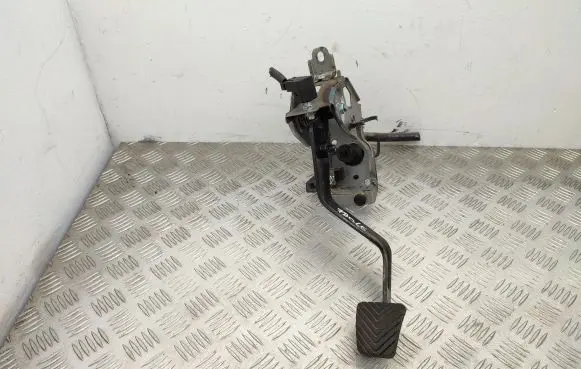 KIA Ceed Brake pedal