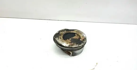 BMW 1 E81 E87 Piston 