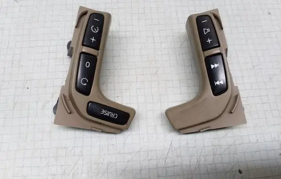 Volvo V70 Steering wheel buttons/switches 30739573 30739579