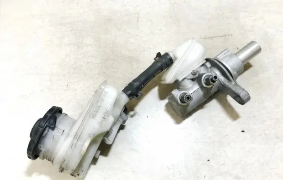 Master brake cylinder
