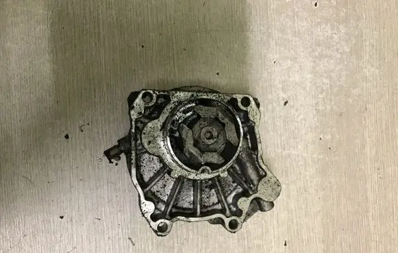 Opel Insignia A Vacuum pump 55205446