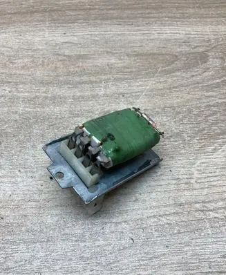 Volkswagen Polo III 6N 6N2 6NF Heater blower motor/fan resistor 701959263A H17838752E