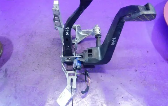 Audi A4 S4 B7 8E 8H Pedal assembly 8E1721117D