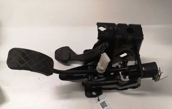 Audi A3 S3 8L Pedal assembly 1J1721111A