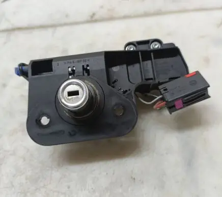 Opel Meriva A Tailgate exterior lock 13168316 13168319 13168318