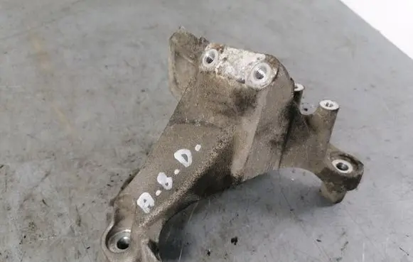 Audi A8 S8 D3 4E Engine mounting bracket 4E0199308BJ