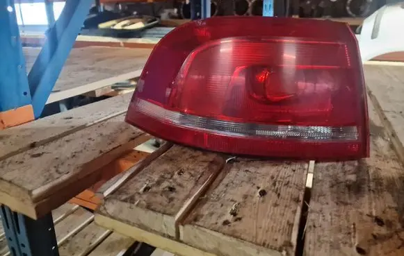 Volkswagen PASSAT B7 Rear/tail lights 3AF945095E