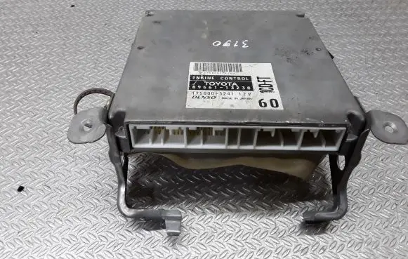 Toyota Corolla E120 E130 Engine control unit/module 8966113230 1758005241