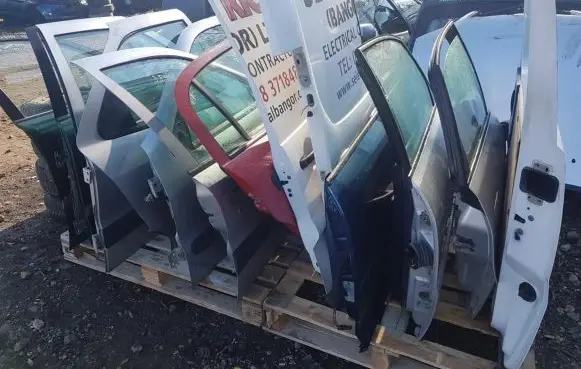 Citroen Xsara Front door sidabrines