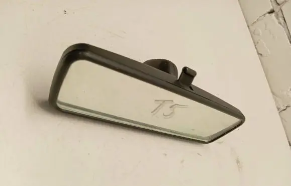 Rear view mirror (interior)