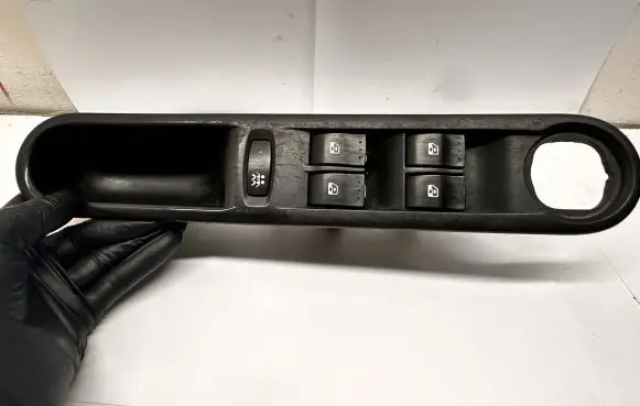 Renault Espace - Grand espace IV Electric window control switch 8200328425