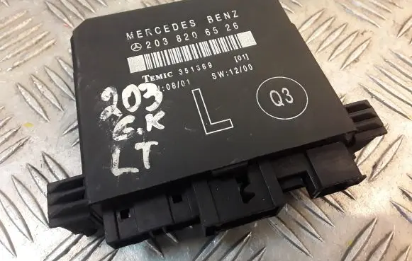 Mercedes-Benz C W203 Door control unit/module 2038206526 A2038206526