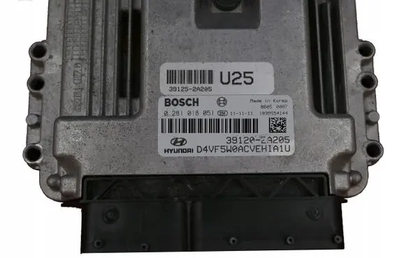 Hyundai i40 Engine control unit/module 0281018051