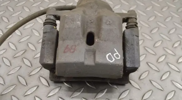 Toyota Prius (XW50) Front brake caliper