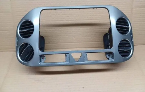 Volkswagen Tiguan Radio/GPS head unit trim 5M0858071K