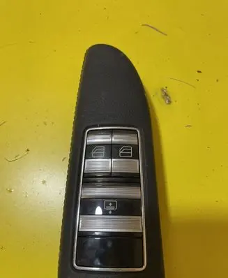 Mercedes-Benz S W221 Electric window control switch W221GALINIOLANGOMIGTUKAI