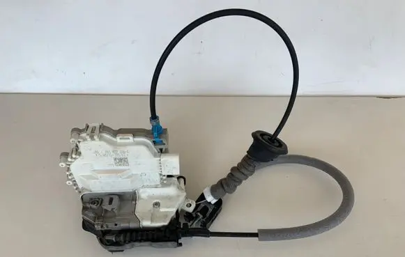 Audi A3 S3 8V Front door lock 8X1837016C