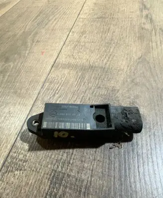 Mercedes-Benz E W211 Airbag deployment crash/impact sensor A0028202726 25571203A4 A2027265033