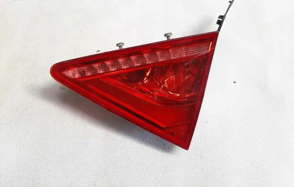 Tailgate rear/tail lights