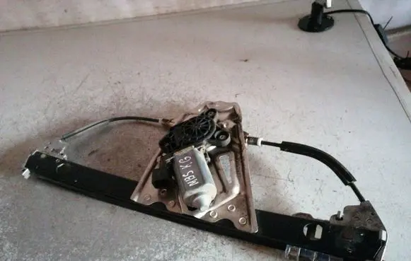 Mercedes-Benz S W220 Rear door window regulator with motor A2207300346
