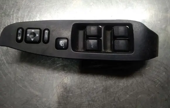 Subaru Legacy Electric window control switch 83071AE020 1450