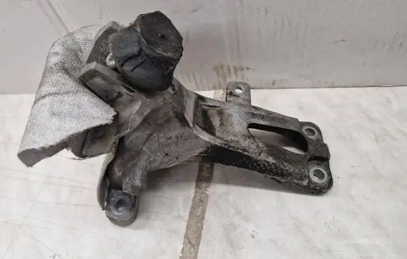 Audi A6 C7 Engine mounting bracket 4G0199308E