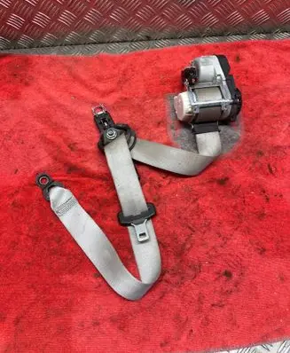 Mercedes-Benz ML W164 Front seatbelt 33033476