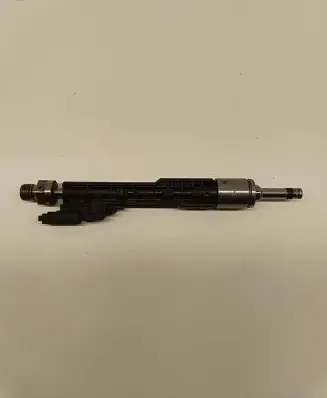 BMW 6 F06 Gran coupe Fuel injector 10213541 8627842