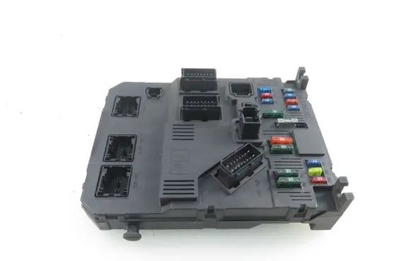 Peugeot 206 Central body control module 9646777380 S118085210E