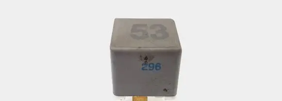 Volkswagen PASSAT B5 Other relay 141951253B