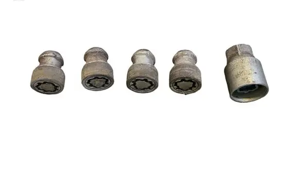 Nissan X-Trail T32 Anti-theft wheel nuts and lock 