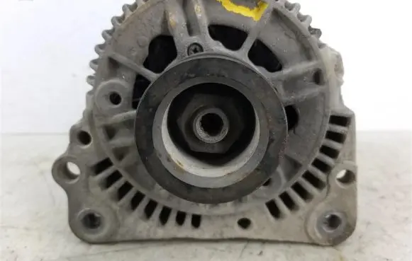 Volkswagen Golf III Generator/alternator 028903025H