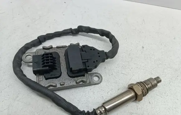 Mercedes-Benz E W213 Lambda probe sensor A0009057108 SNS381A 0009057108