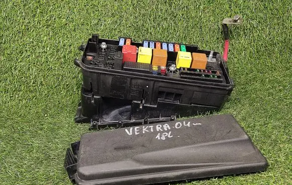 Opel Vectra C Power management control unit 13187506 519065502