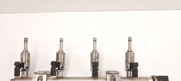 Volkswagen Golf VII Fuel injectors set 0261500132 04E133320D 06J906051F