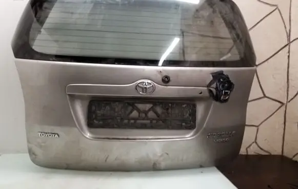 Toyota Corolla Verso E121 Tailgate/trunk/boot lid
