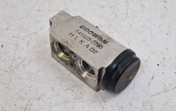 Hyundai i40 Air conditioning (A/C) expansion valve T416230790
