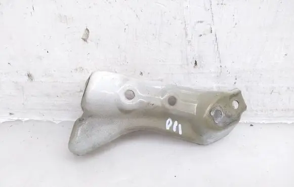 Honda CR-V Fender mounting bracket