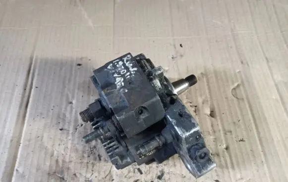 Renault Laguna II Fuel injection high pressure pump 0445010075 8200108225