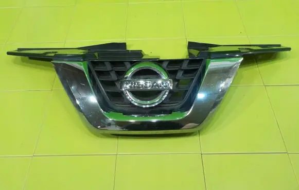 Nissan Juke I F15 Front bumper upper radiator grill 18AB32